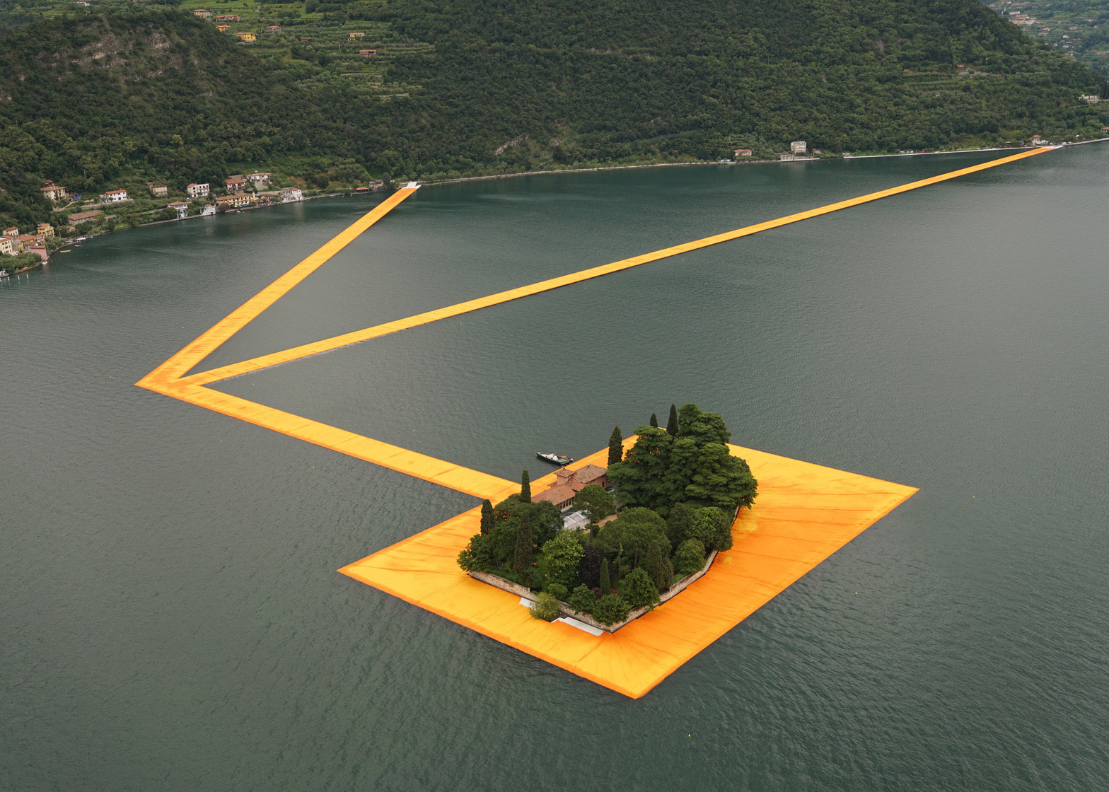 CHRISTO & JEANNE CLAUDE’NİN YÜZEN YOLLARI İTALYA GÖLÜNDE