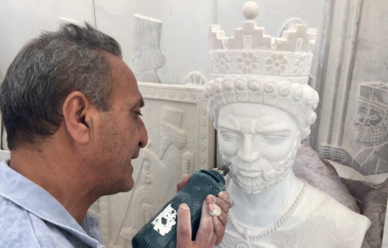 TÜRK DOĞAL TAŞ SEKTÖRÜNE HİZMET VEREN BİR HEYKELTRAŞ: HASSAN EBRAHİMİ