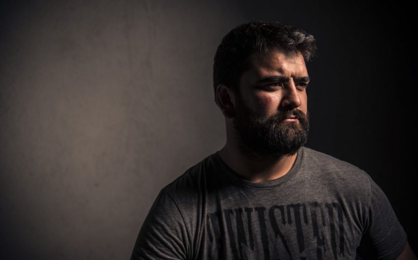 ORHAN GAZİ KESKİN: “KOLAY ŞEKİLLENMESİ VE SINIRLARI ZORLAYAN DAYANIMI SAYESİNDE MERMERLE MÜTHİŞ BİR BAĞ KURDUM”